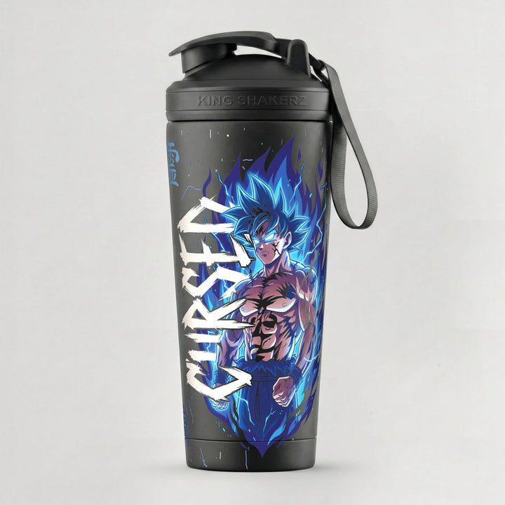 KING SHAKER® CURSED – schwarzer Edelstahl-Shaker mit Halloween-Farbdruck, vor grauem Hintergrund