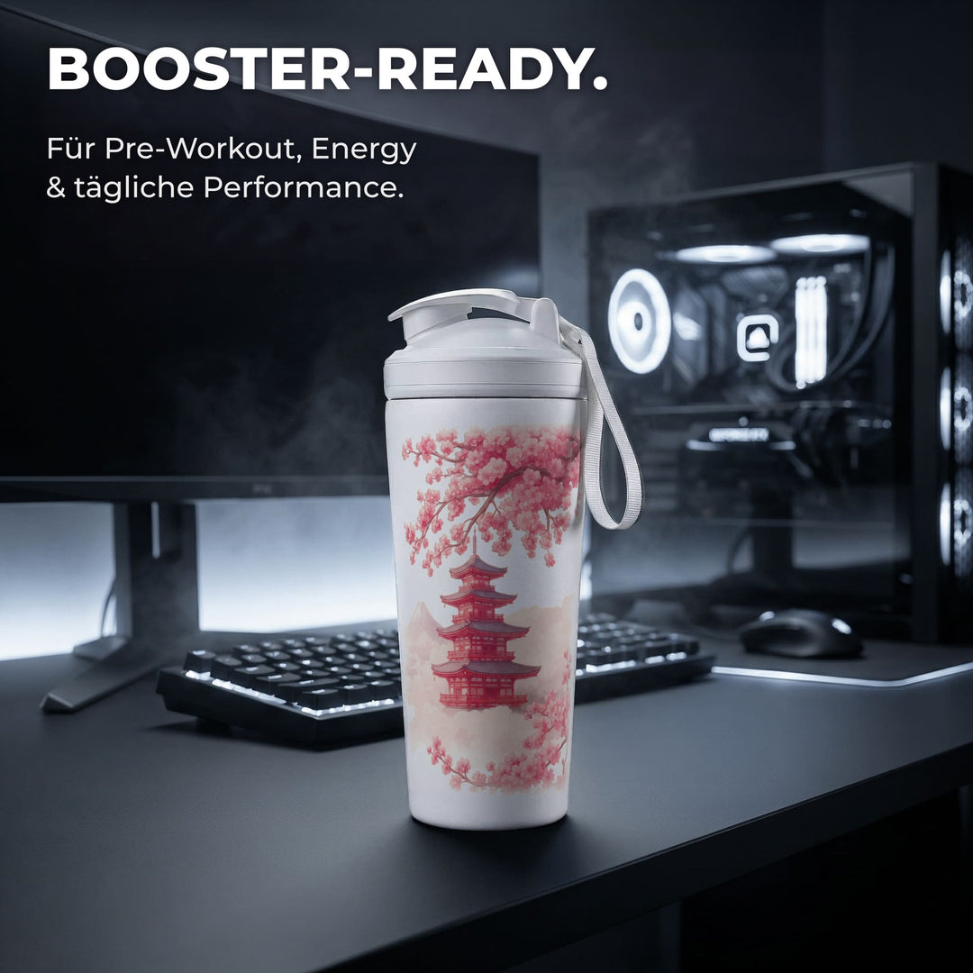 KING SHAKER® FUJISAN – weißer Edelstahl-Shaker mit Farbdruck, am Schreibtisch mit Booster