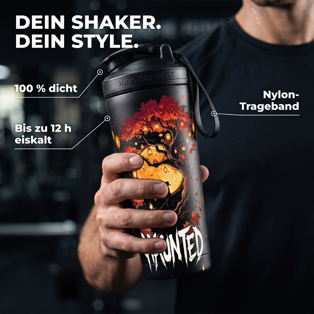 KING SHAKER® HAUNTED – schwarzer Edelstahl-Shaker mit Halloween-Farbdruck, in der Hand