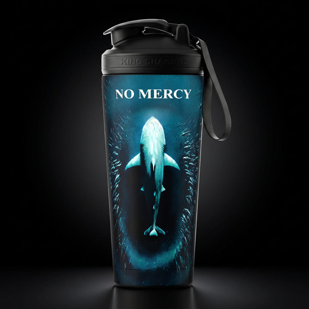 KING SHAKER® NO MERCY – schwarzer Edelstahl-Shaker mit Farbdruck, Vorderansicht