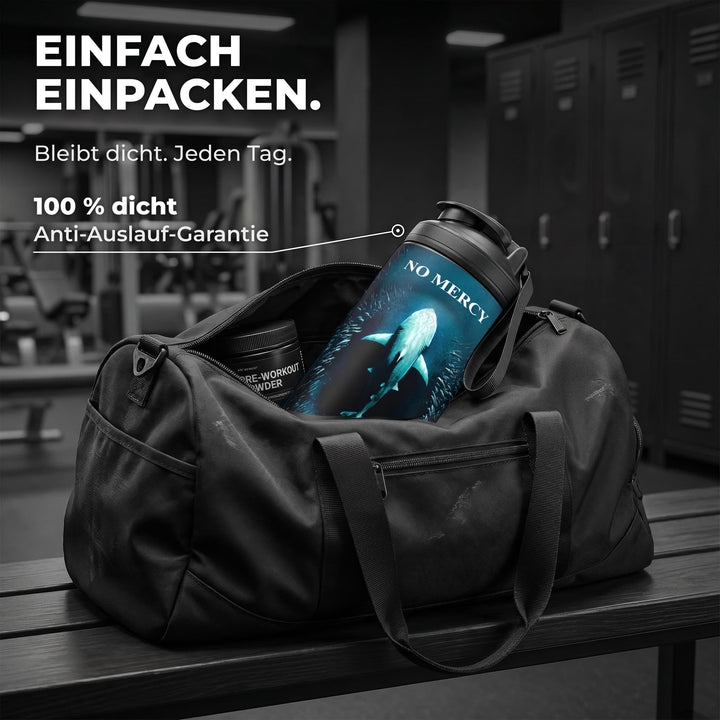 KING SHAKER® NO MERCY – schwarzer Edelstahl-Shaker mit Farbdruck, in der Sporttasche