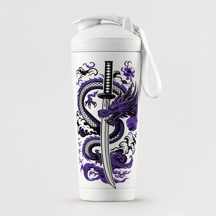 KING SHAKER® SHADOWBLADE – weißer Edelstahl-Shaker mit Farbdruck, vor grauem Hintergrund