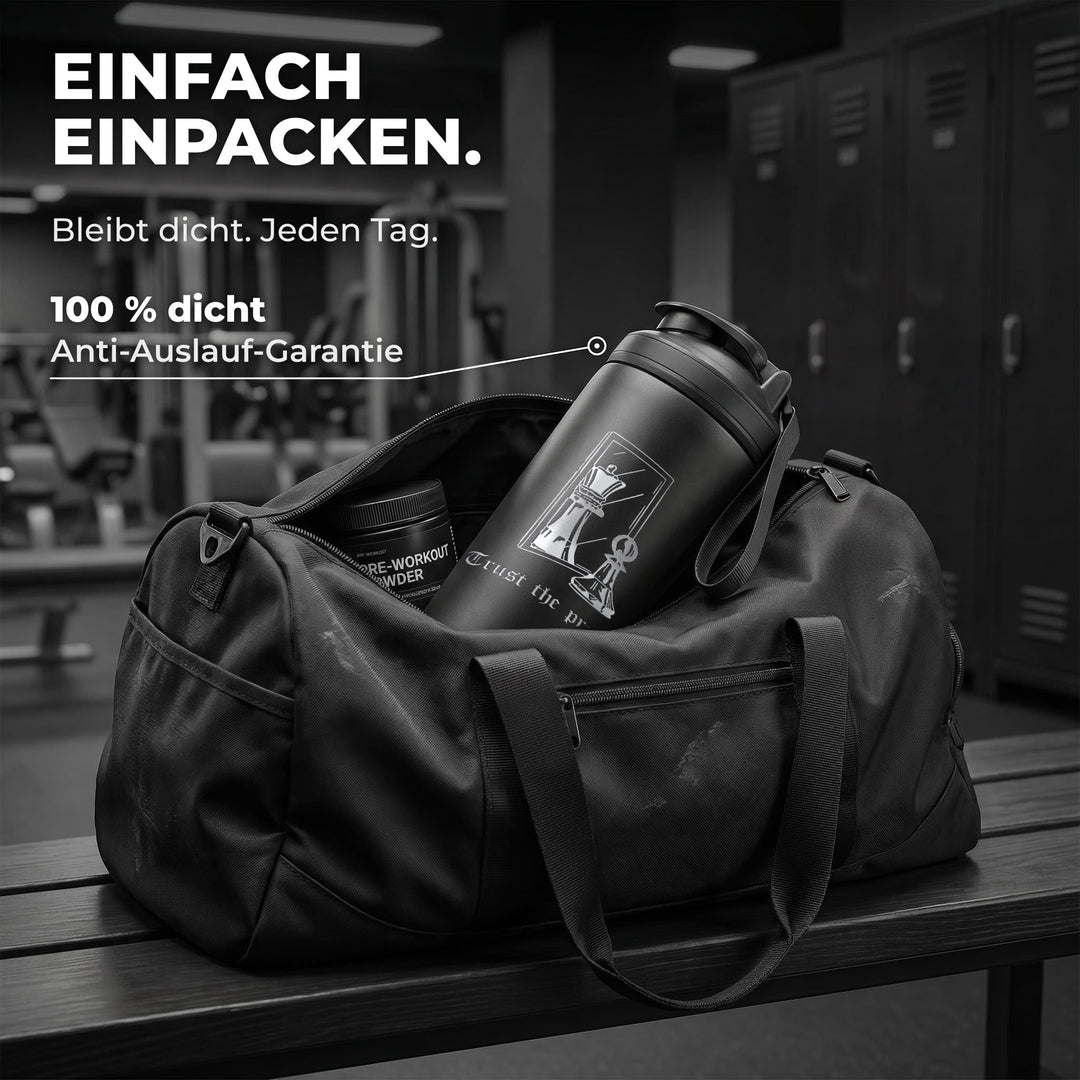 KING SHAKER® CHESS – schwarzer Edelstahl-Shaker mit Lasergravur, in der Sporttasche