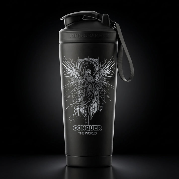KING SHAKER® CONQUER THE WORLD – schwarzer Edelstahl-Shaker mit Lasergravur, Vorderansicht