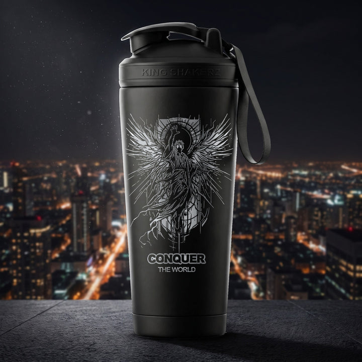 KING SHAKER® CONQUER THE WORLD – schwarzer Edelstahl-Shaker mit Lasergravur, Szene