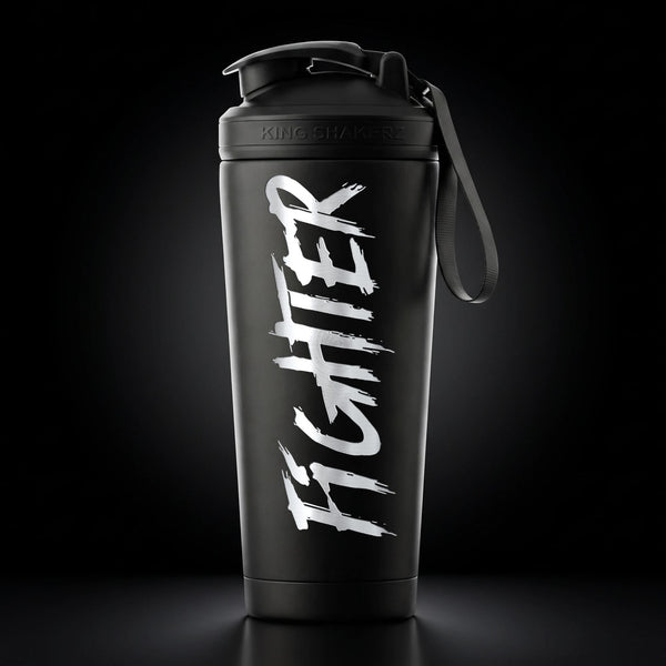 KING SHAKER® FIGHTER – schwarzer Edelstahl-Shaker mit Lasergravur, Vorderansicht
