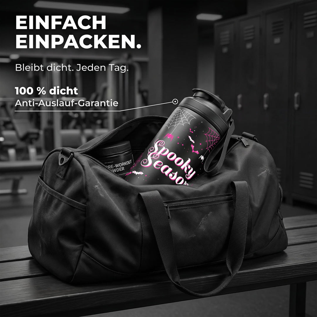 KING SHAKER® SPOOKY SEASON – schwarzer Edelstahl-Shaker mit Halloween-Farbdruck, in der Sporttasche